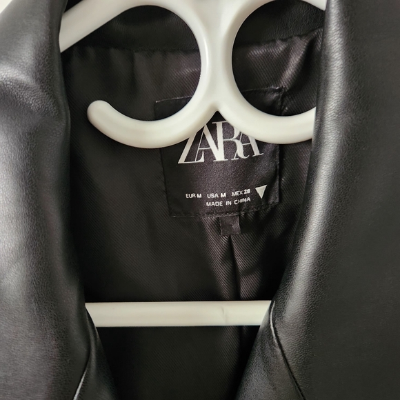 ZARA Black faux leather blazer padded shoulder Size M - Picture 3 of 7
